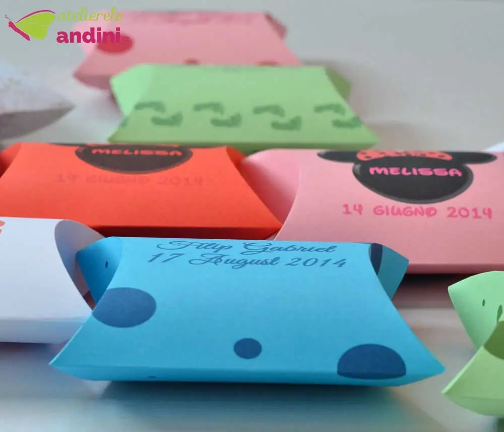 cutiuta marturie personalizata pillow2 cutiuta marturie personalizata pillow2