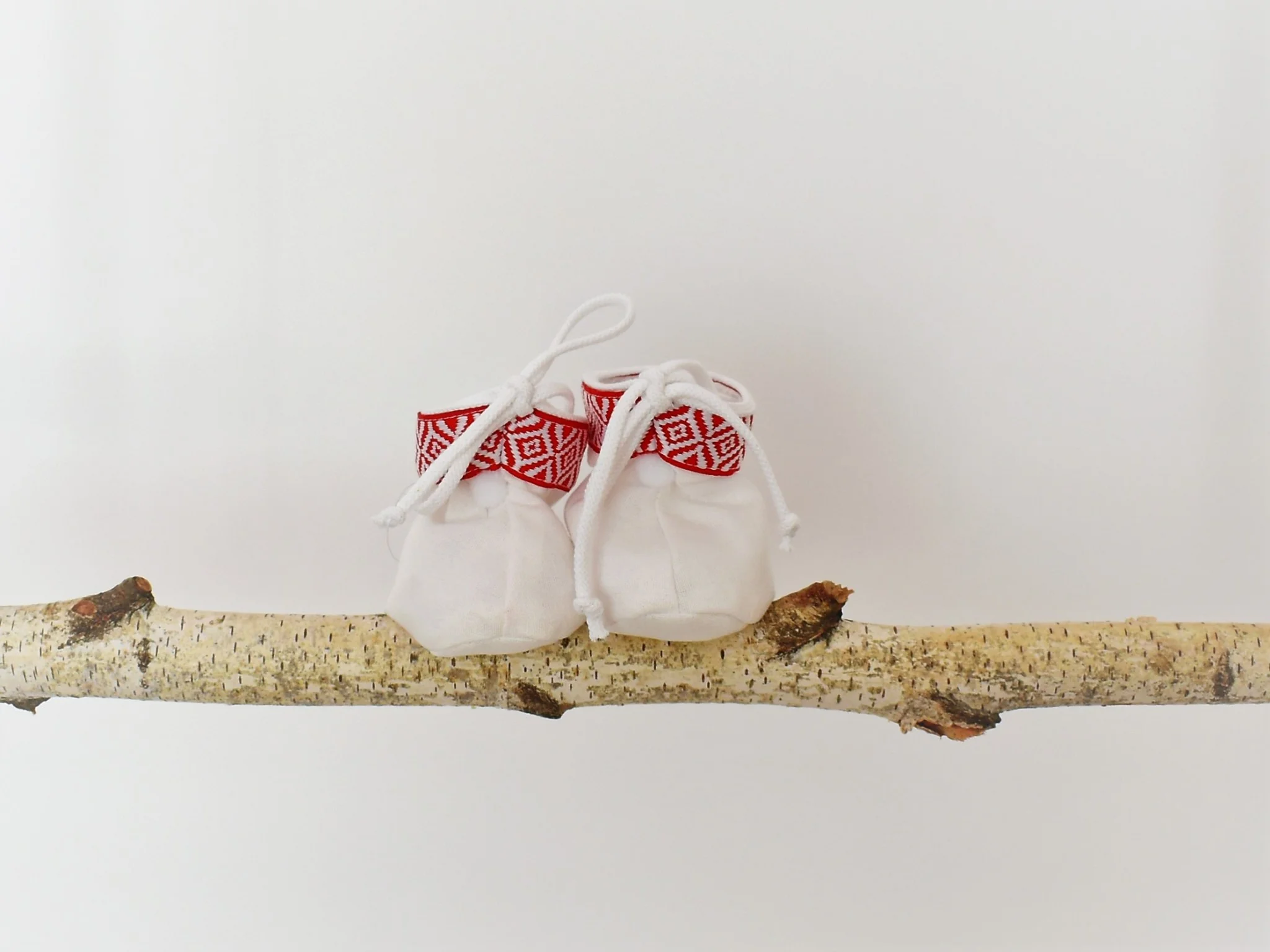 Set complet Botez Traditional Rosu Impletit_4 botosei unicat botez cusatura rosie