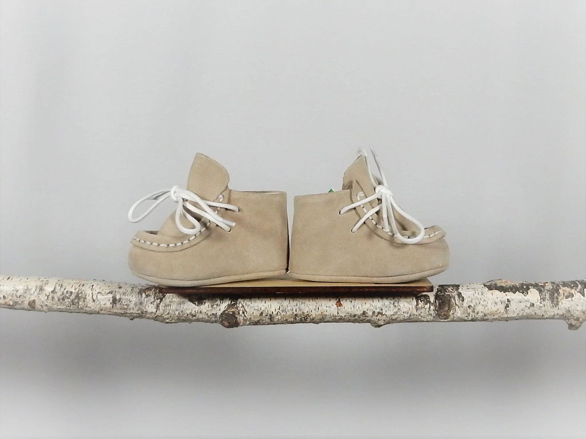 Set complet Botez Baieti Traditional Grâu Roditor_7 mocasini unicat piele nisip