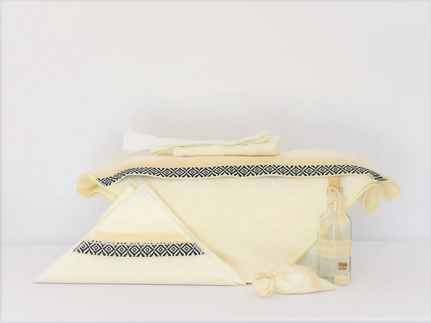 Set complet Botez Baieti Traditional Grâu Roditor_8 trusou ivoire cusat rom neagra