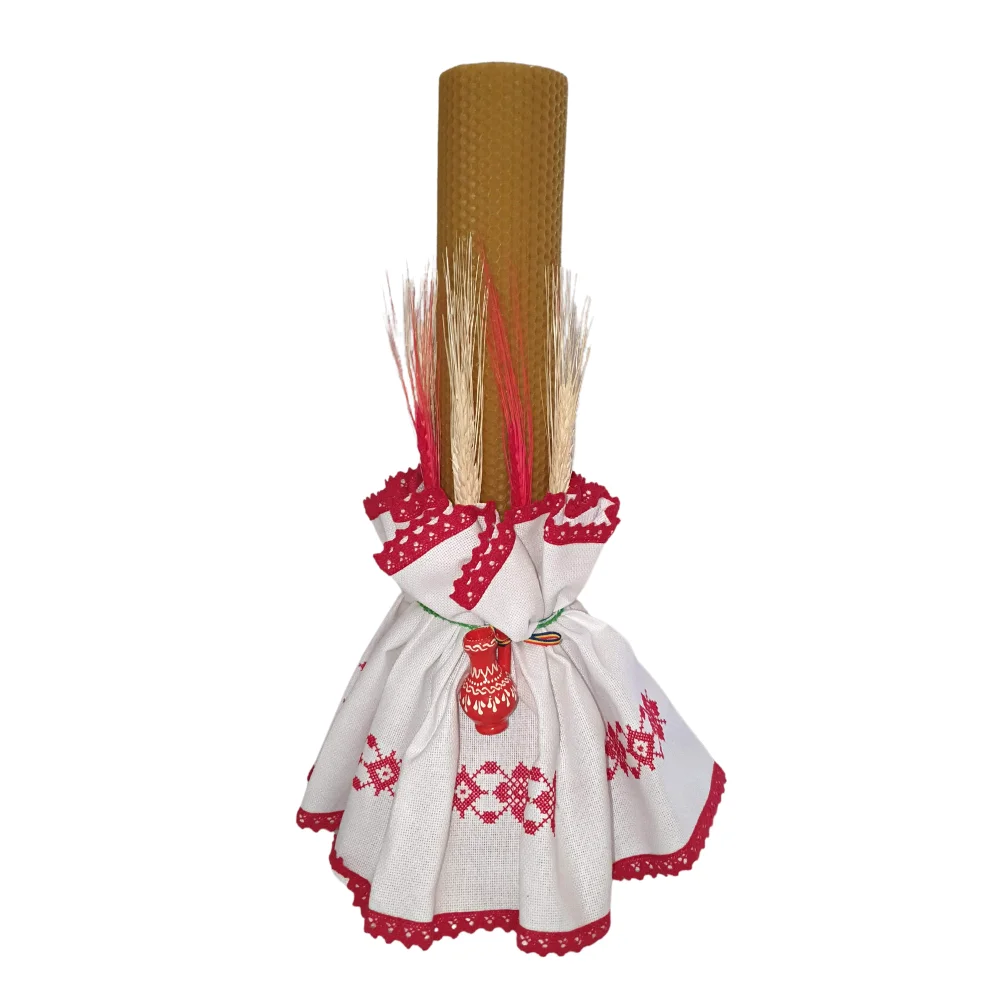 Lumanarea este din ceara naturala de albine