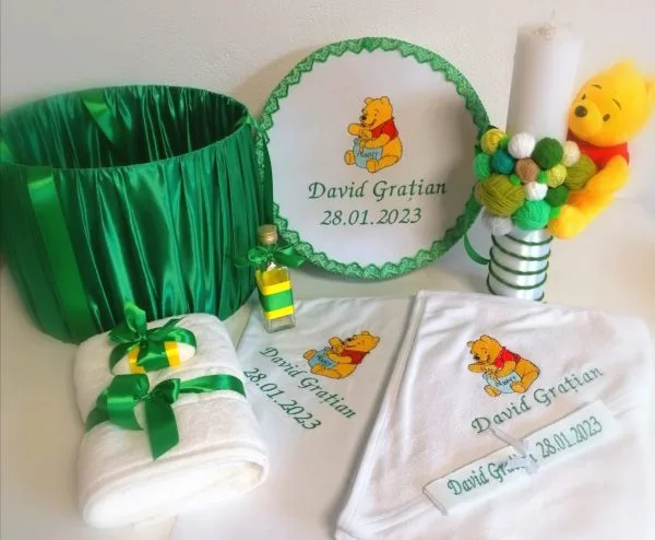 Set Lumânare +Trusou Complet Botez Winnie Green 8 piese