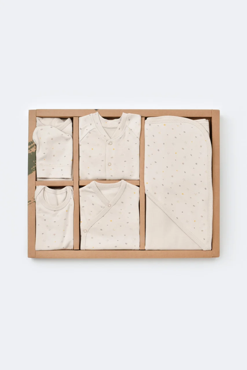 set-de-10-piese-pentru-nou-nascut-100-bumbac-organic-crem-cu-buline7395