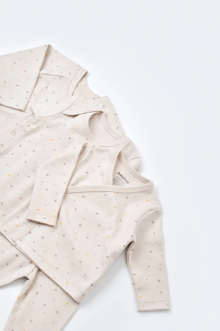 set-de-10-piese-pentru-nou-nascut-100-bumbac-organic-crem-cu-buline7399