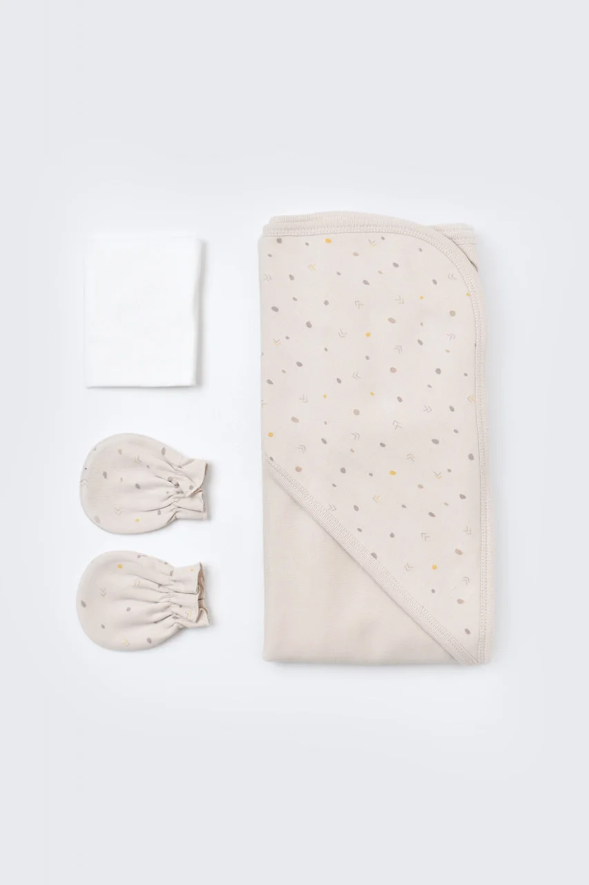 set-de-10-piese-pentru-nou-nascut-100-bumbac-organic-crem-cu-buline7402