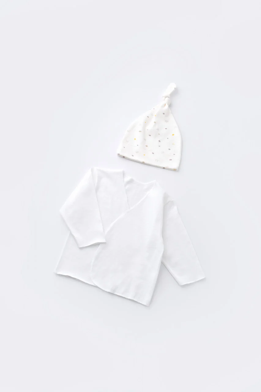 set-de-5-piese-pentru-nou-nascut-100-bumbac-organic-ecru-cu-buline7410