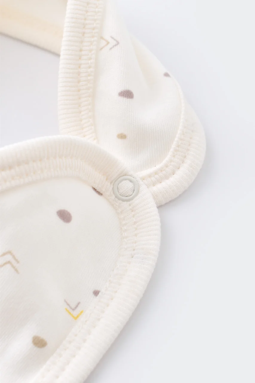 set-de-5-piese-pentru-nou-nascut-100-bumbac-organic-ecru-cu-buline7414