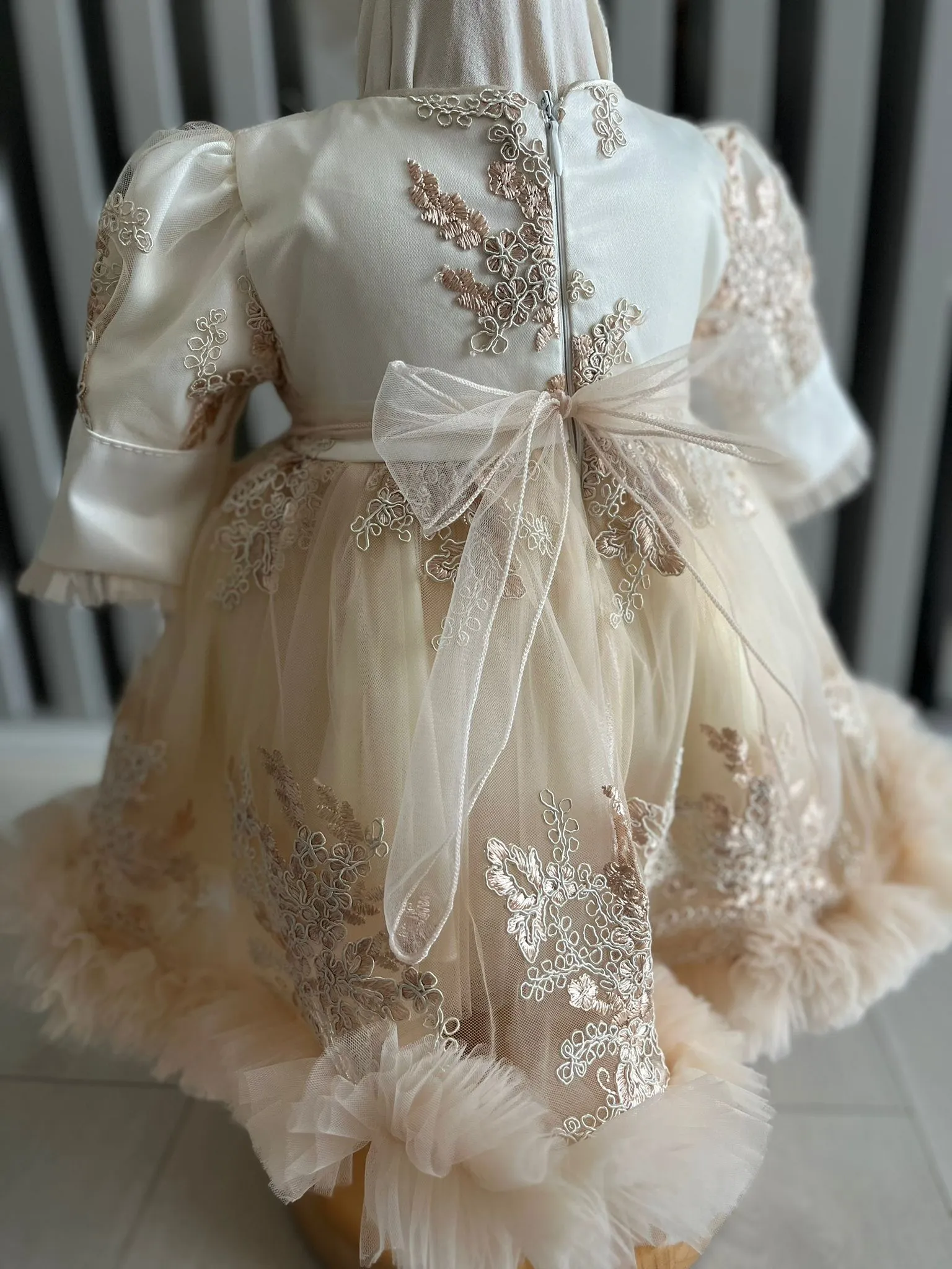 Rochita Botez Queenly Elegance c b bc af ebfcce