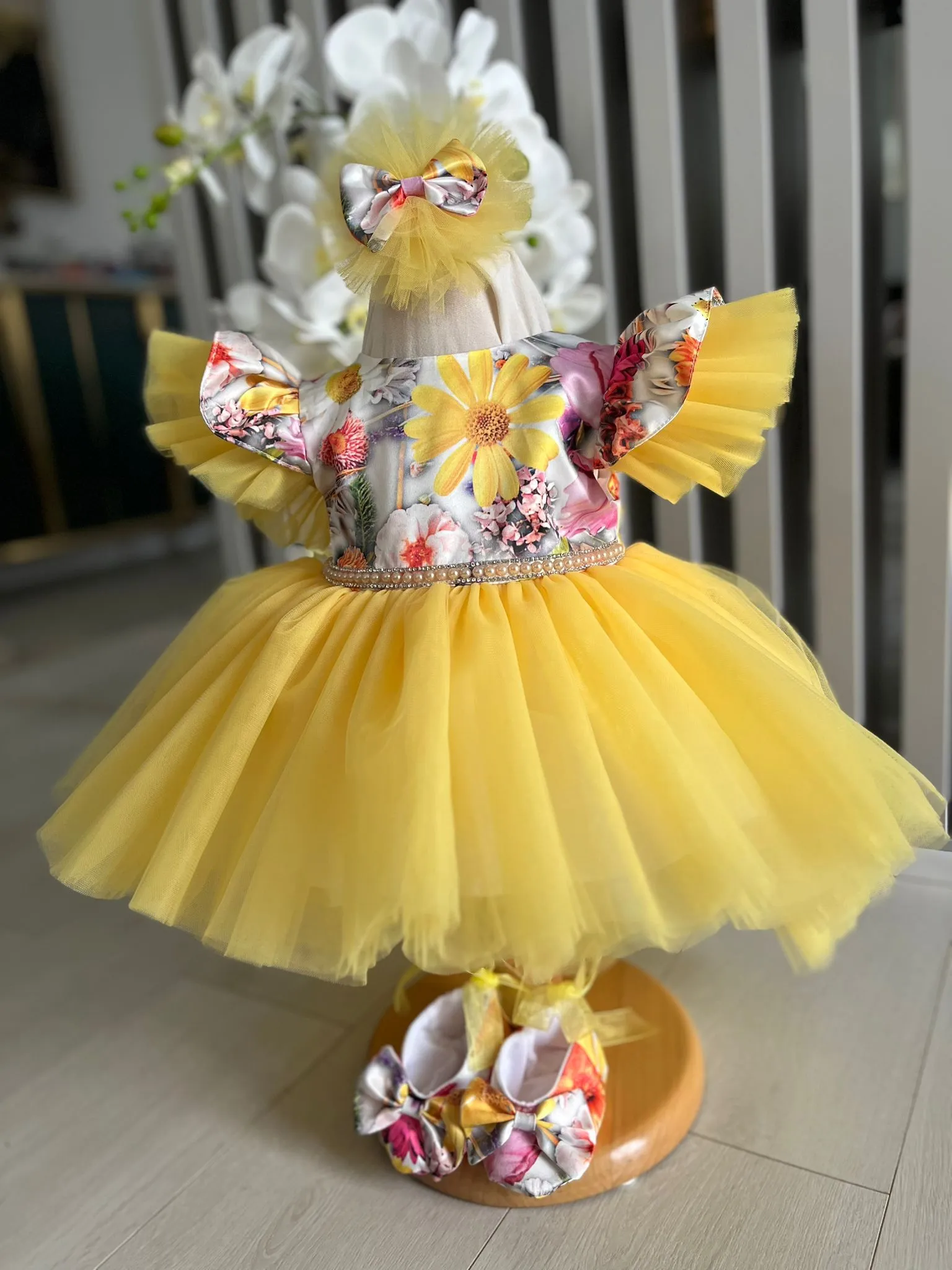 Rochita Botez Yellow Cutie PHOTO