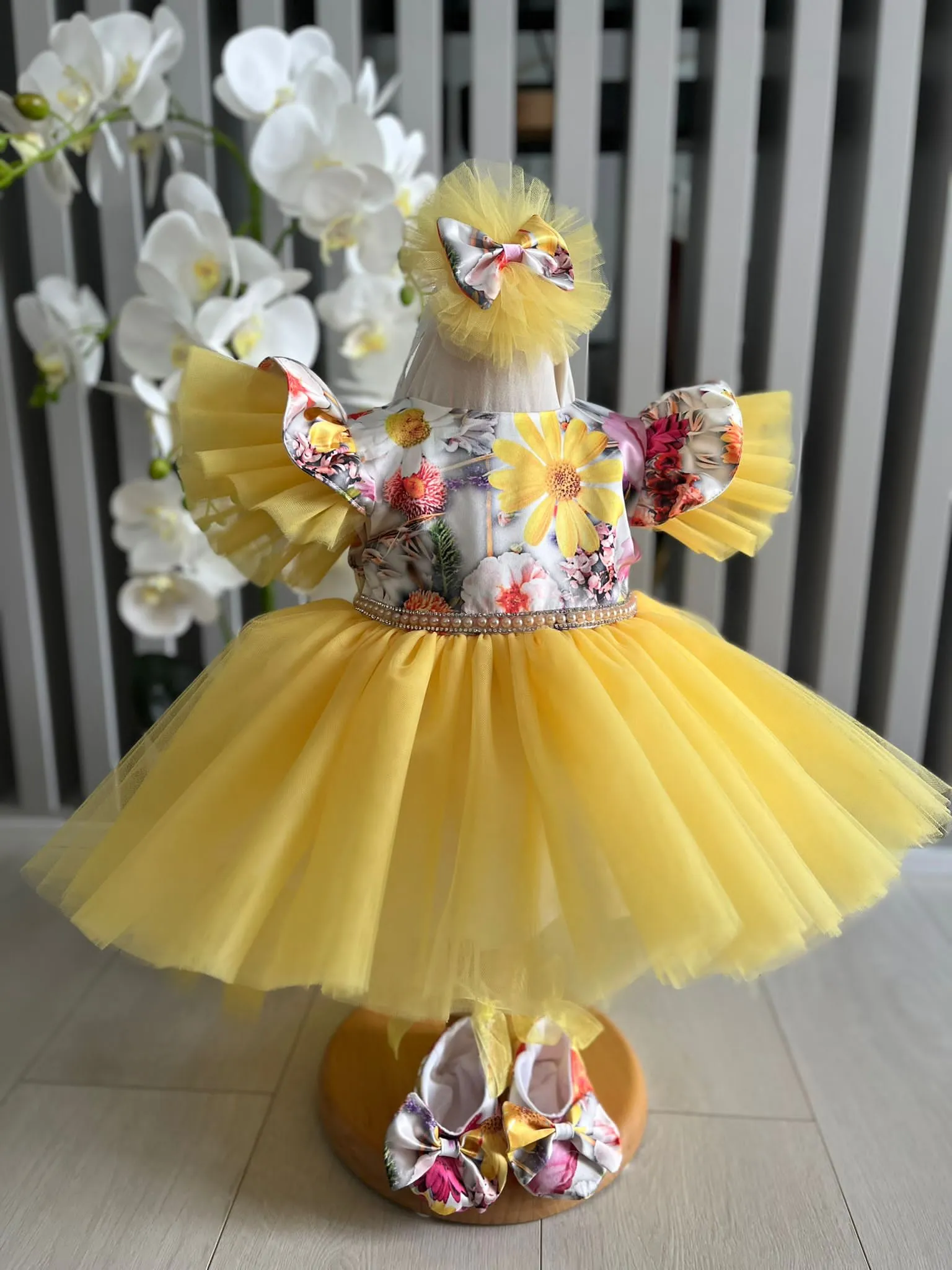 Rochita Botez Yellow Cutie PHOTO