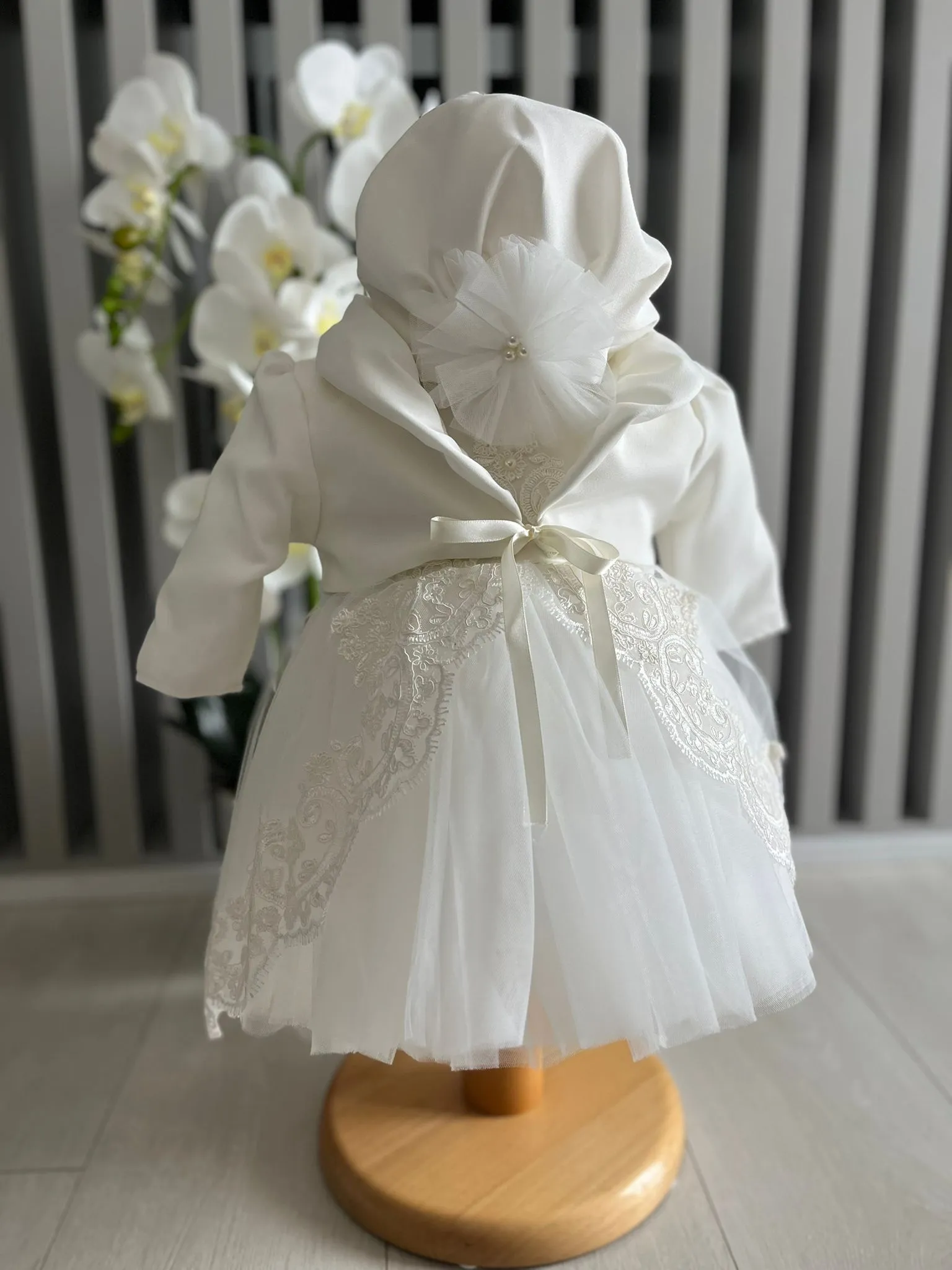 Rochita Botez Pearl White WhatsApp Image at